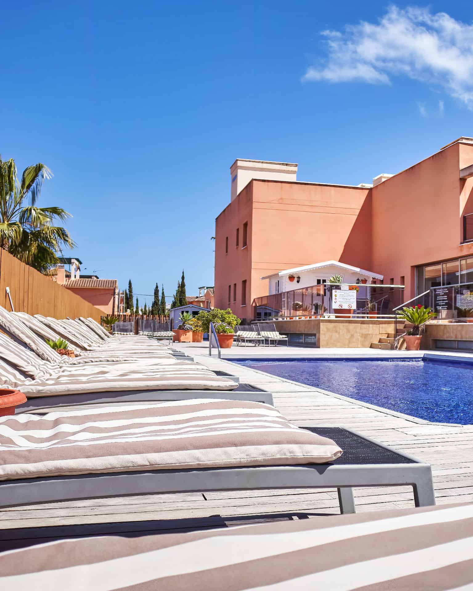 entrada piscina albir palace